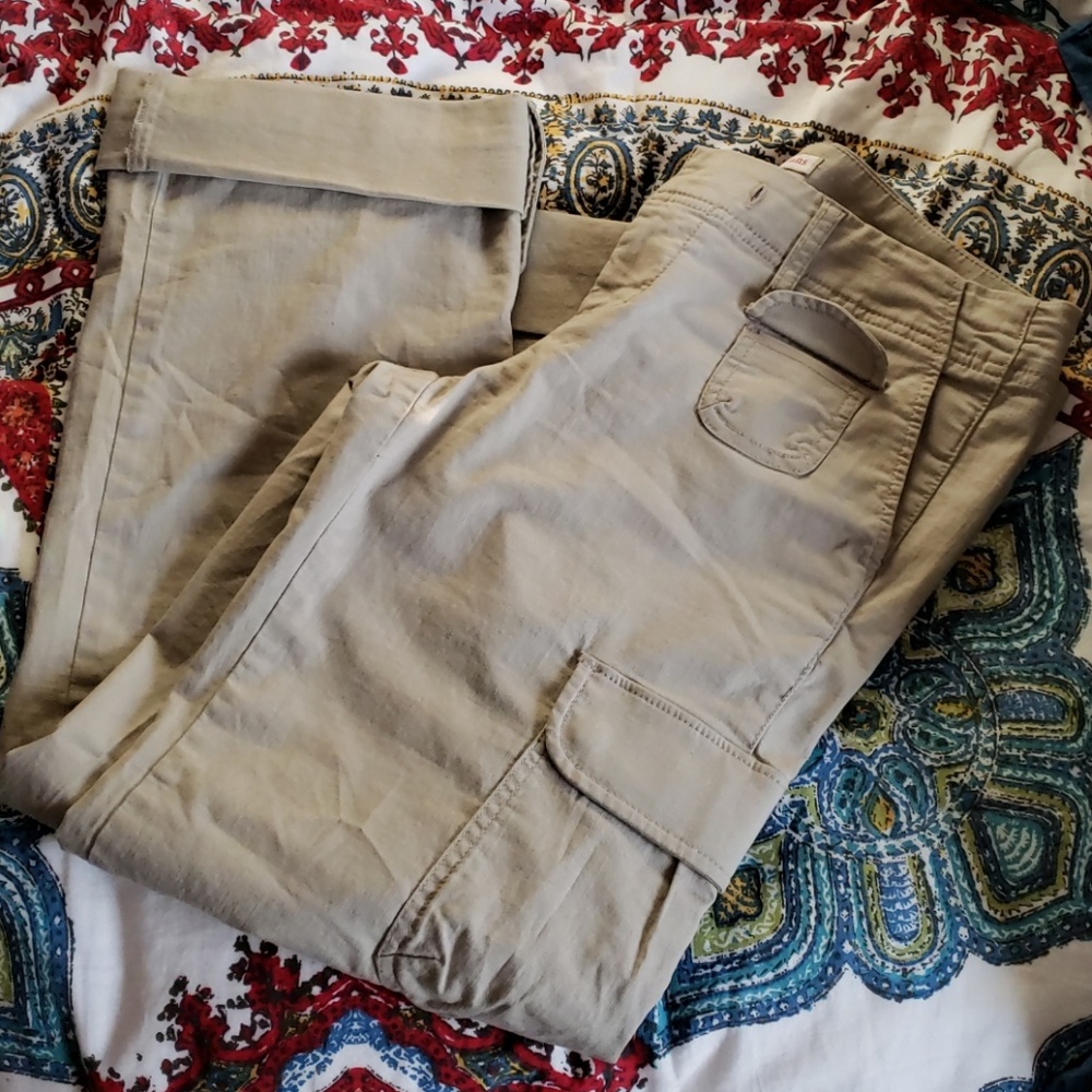 Tommy Jean's khaki cargo pants size7.